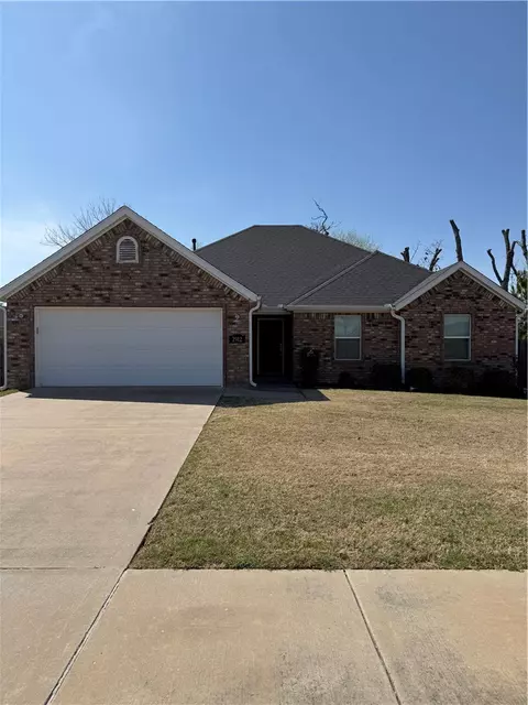 2912 S 21st St, Rogers, AR 72758