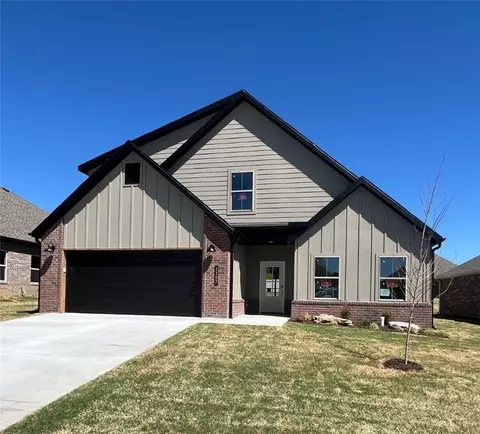 2307 N Lexington St, Siloam Springs, AR 72761