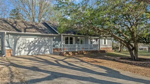 724 8th Ave, Gravette, AR 72736