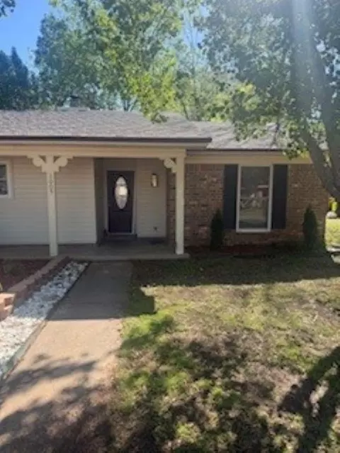 1005 S Laredo Ave, Russellville, AR 72801