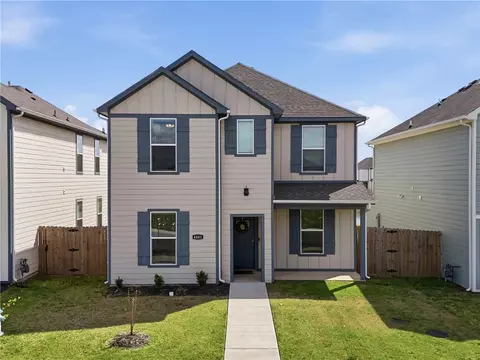 4801 W Triangle St, Fayetteville, AR 72704