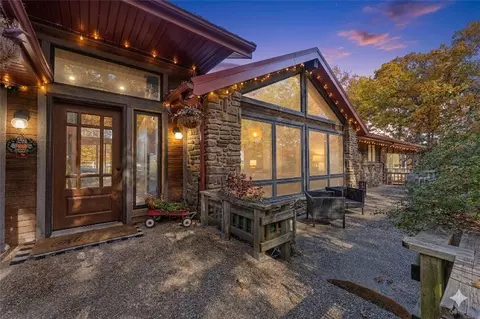 17450 Railroad Cut Rd, Rogers, AR 72756