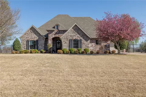 2116 Riverwater Ln, Fayetteville, AR 72703