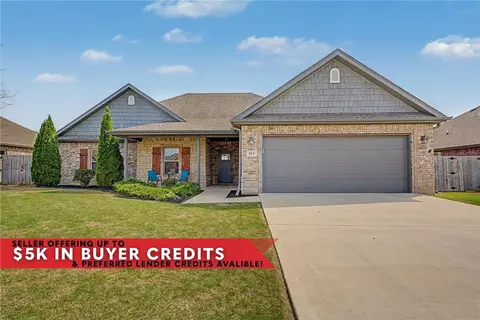 911 Hancock St, Prairie Grove, AR 72753