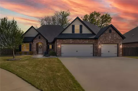 4608 W Waters Edge Dr, Rogers, AR 72758