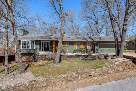 15 Pembroke Ln, Bella Vista, AR 72715