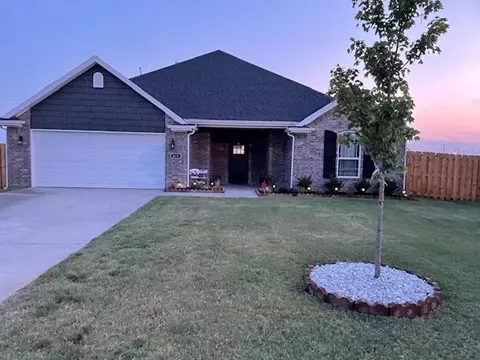 611 Holly St, Centerton, AR 72719