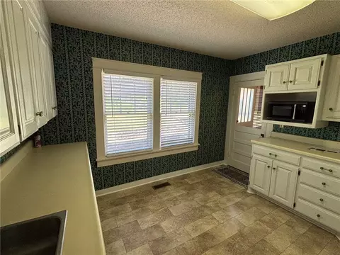 Kitchen - 210 N N Spg, Harrison, AR 72601 photo 1 of 3