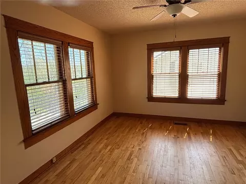Living - 210 N N Spg, Harrison, AR 72601 photo 8 of 8