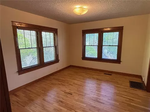 Living - 210 N N Spg, Harrison, AR 72601 photo 6 of 8