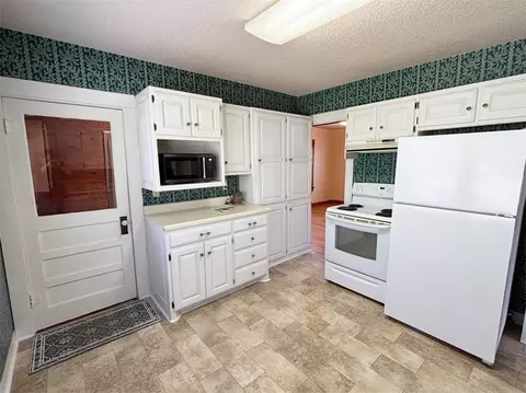 Kitchen - 210 N N Spg, Harrison, AR 72601 photo 3 of 3
