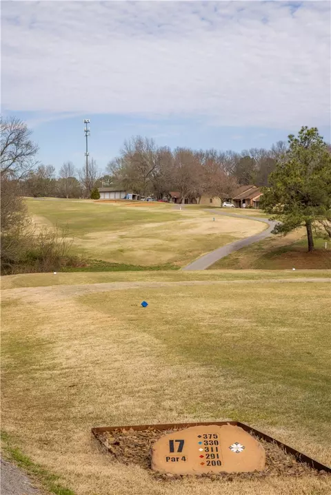 29 Eleanor Ln, Bella Vista, AR 72714