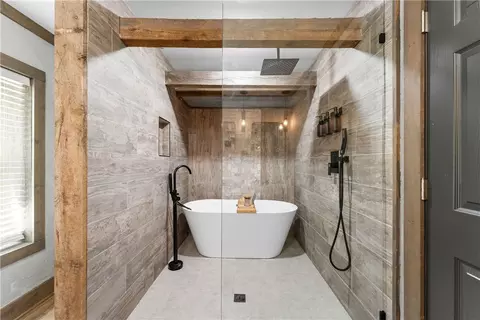 Bath - 3931 Zack Rd, Marshall, AR 72650 photo 2 of 7