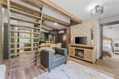 Living - 3931 Zack Rd, Marshall, AR 72650 photo 3 of 6