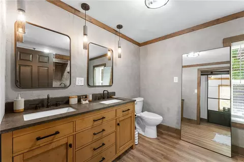 Bath - 3931 Zack Rd, Marshall, AR 72650 photo 1 of 7