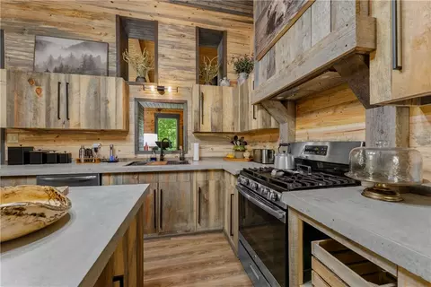 Kitchen - 3931 Zack Rd, Marshall, AR 72650 photo 2 of 8