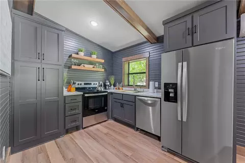 Kitchen - 3931 Zack Rd, Marshall, AR 72650 photo 6 of 8
