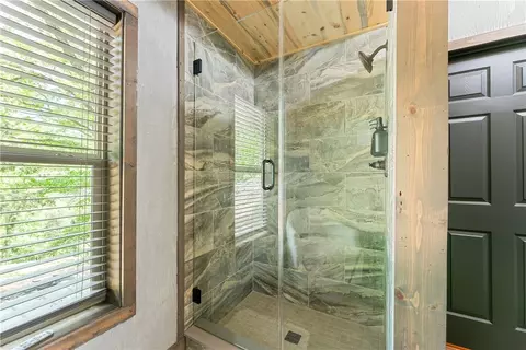 Bath - 3931 Zack Rd, Marshall, AR 72650 photo 4 of 7