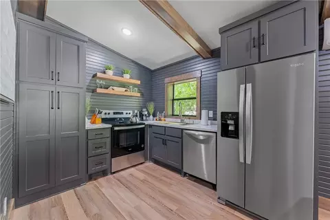 Kitchen - 3931 Zack Rd, Marshall, AR 72650 photo 6 of 8