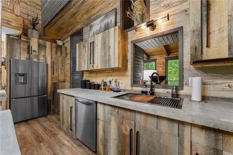 Kitchen - 3931 Zack Rd, Marshall, AR 72650 photo 3 of 8