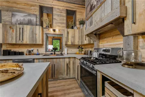 Kitchen - 3931 Zack Rd, Marshall, AR 72650 photo 2 of 8