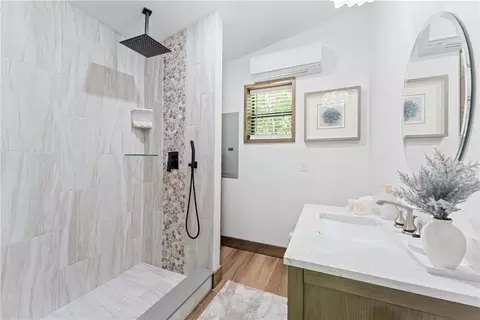 Bath - 3931 Zack Rd, Marshall, AR 72650 photo 5 of 7