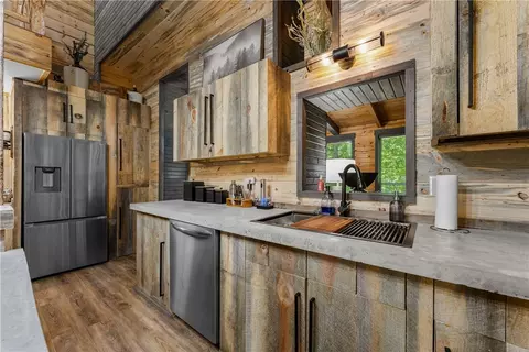 Kitchen - 3931 Zack Rd, Marshall, AR 72650 photo 3 of 8