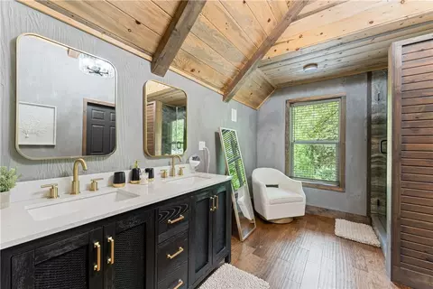 Bath - 3931 Zack Rd, Marshall, AR 72650 photo 3 of 7