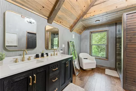 Bath - 3931 Zack Rd, Marshall, AR 72650 photo 3 of 7