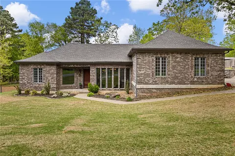 12 Live Oak Ln, Russellville, AR 72801