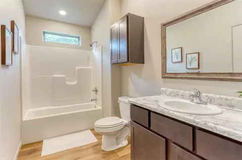 Bath - 5717 Park Ave, Fort Smith, AR 72903 photo 3 of 4
