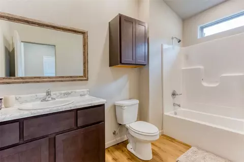 Bath - 5717 Park Ave, Fort Smith, AR 72903 photo 2 of 4