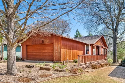 3444 N Greenbriar Dr, Fayetteville, AR 72703