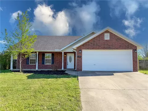 559 Elk Ave, Elkins, AR 72727