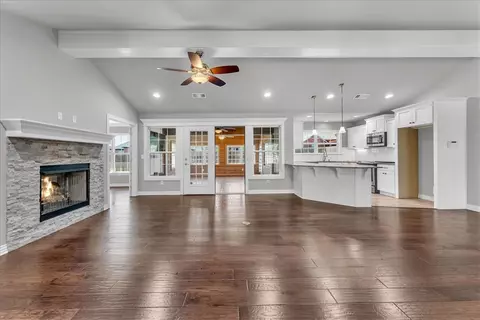 Living - 204 Monroe St, Centerton, AR 72719 photo 1 of 4