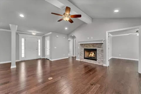 Living - 204 Monroe St, Centerton, AR 72719 photo 2 of 4