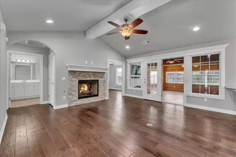 Living - 204 Monroe St, Centerton, AR 72719 photo 3 of 4