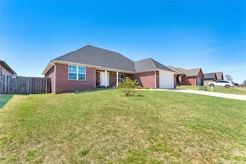 Exterior - 204 Monroe St, Centerton, AR 72719 photo 7 of 8