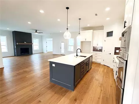 Kitchen - 1320 Greyback Ln, Centerton, AR 72719 photo 4 of 8