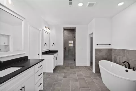 Bath - 1320 Greyback Ln, Centerton, AR 72719 photo 3 of 6