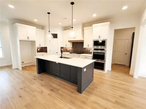 Kitchen - 1320 Greyback Ln, Centerton, AR 72719 photo 2 of 8