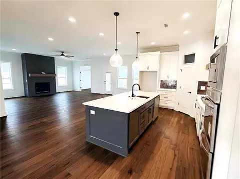 Kitchen - 1320 Greyback Ln, Centerton, AR 72719 photo 5 of 8