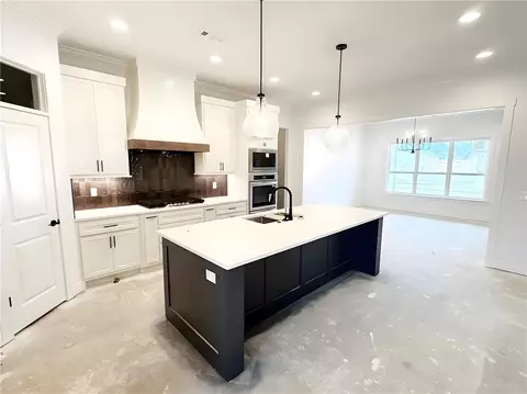 Kitchen - 1320 Greyback Ln, Centerton, AR 72719 photo 6 of 8