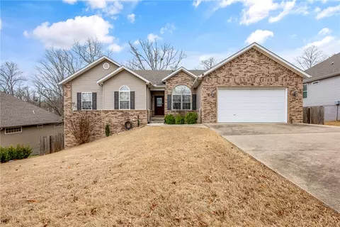 6 Chaucer Dr, Bella Vista, AR 72714