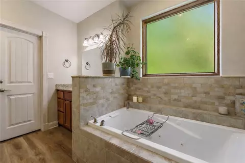 Bath - 9696 Fuller Rd, Rogers, AR 72756 photo 2 of 5