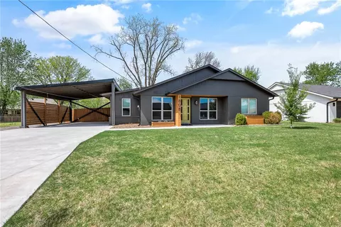1808 SW D St, Bentonville, AR 72712