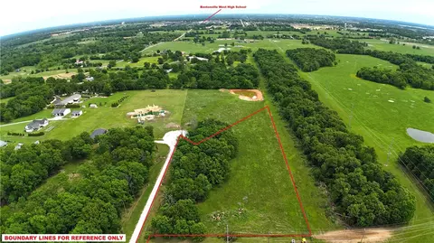 13925 Jace Cir, Gravette, AR 72736