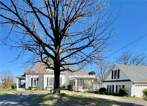 105 SW 3rd St, Atkins, AR 72823