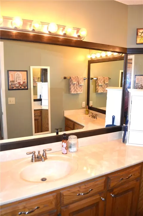 Bath - 1800 Capps #14, Harrison, AR 72601 photo 2 of 4