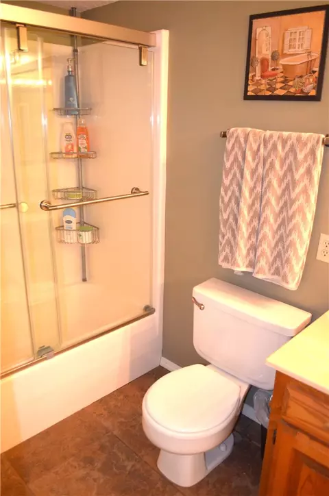 Bath - 1800 Capps #14, Harrison, AR 72601 photo 3 of 4